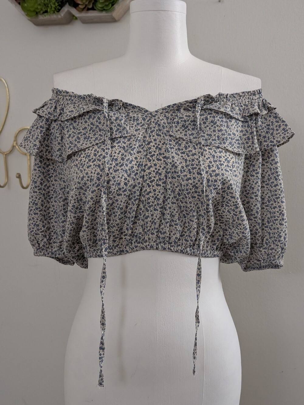 very j crop top
